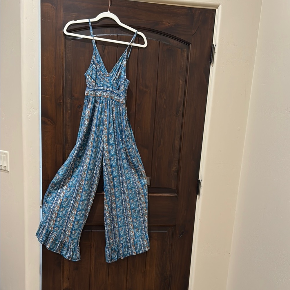 Jessica Simpson Blue Paisley Jumpsuit Sleeveless V-Neck